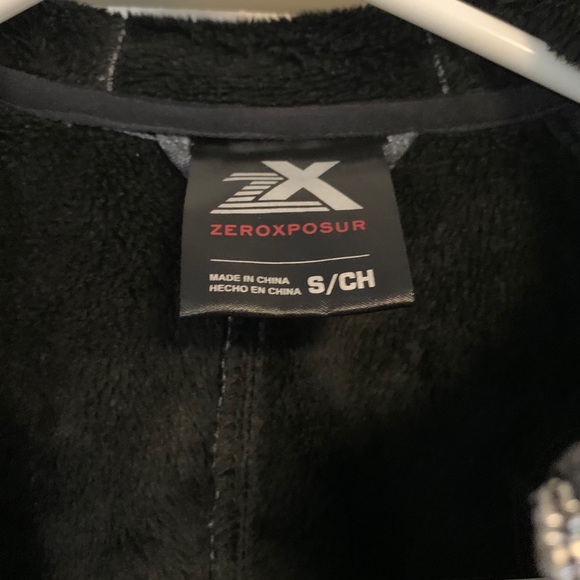 Ladies grey zip front jacket. - Picture 7 of 8